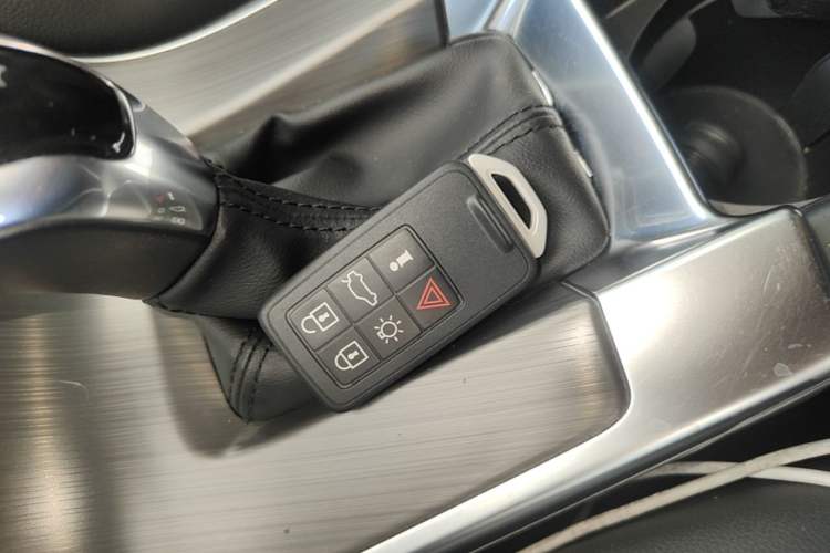 Used Volvo XC60 2016 T5 Smart Version Vehicle Key