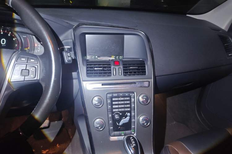 Used Volvo XC60 2016 T5 Smart Upgrade Model Audio And AC Panel