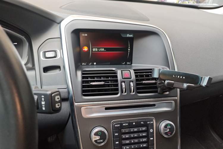 Used Volvo XC60 2016 T5 Smart Version Audio And AC Panel