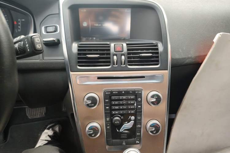 Used Volvo XC60 2016 T5 Smart Upgrade Model Audio And AC Panel