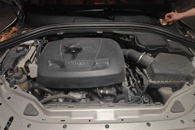 Used Volvo XC60 2016 T5 Smart Upgrade Model Engine Bay