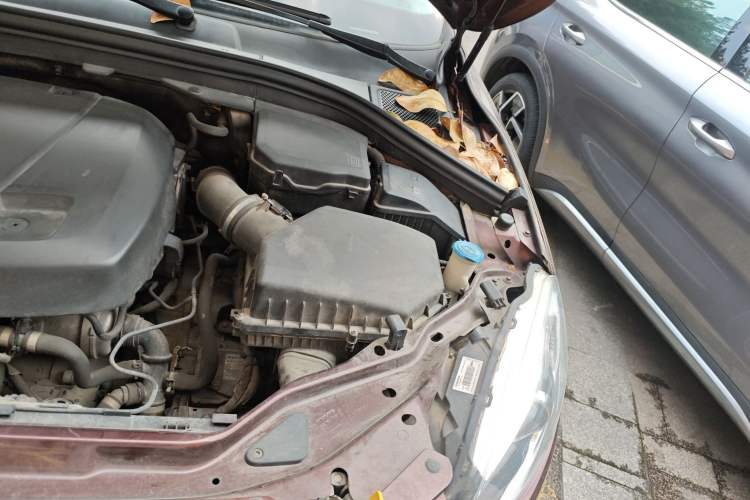 Used Volvo XC60 2016 T5 Smart Version Engine Bay Left