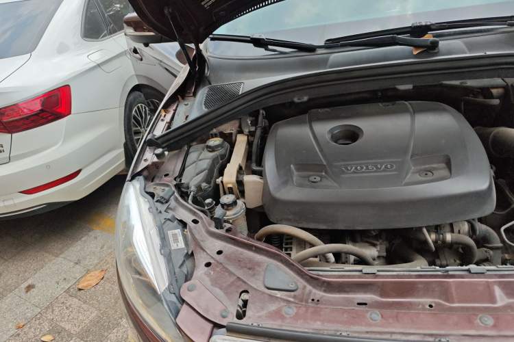 Used Volvo XC60 2016 T5 Smart Version Engine Bay Right