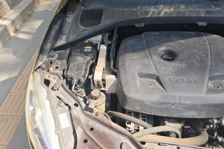 Used Volvo XC60 2016 T5 Smart Upgrade Model Engine Bay Right