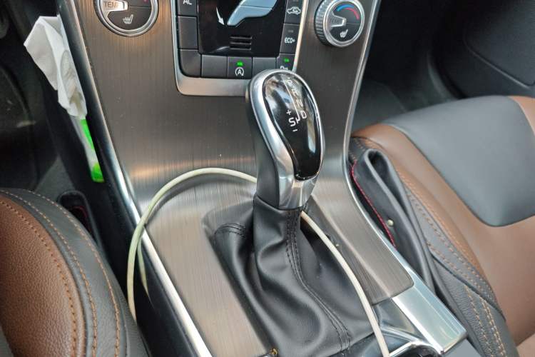 Used Volvo XC60 2016 T5 Smart Version Gear Lever