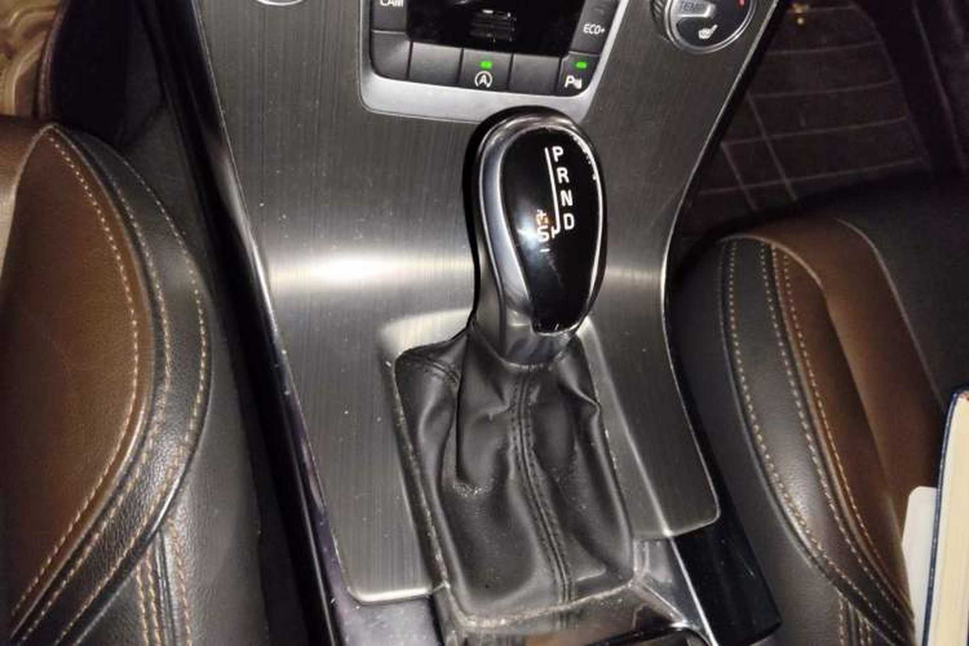 Used Volvo XC60 2016 T5 Smart Version Gear Lever