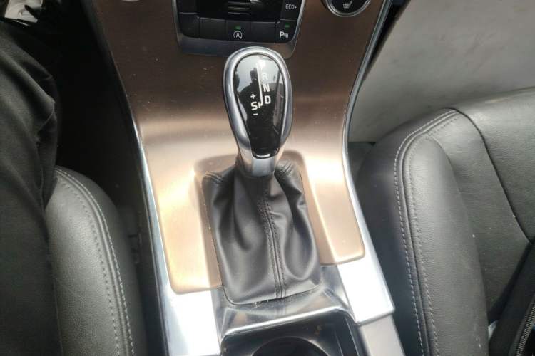 Used Volvo XC60 2016 T5 Smart Upgrade Model Gear Lever
