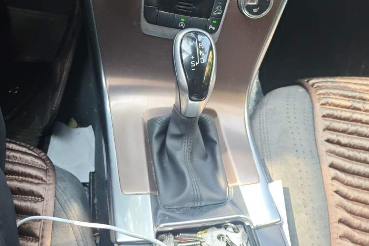 Used Volvo XC60 2016 T5 Smart Upgrade Model Gear Lever