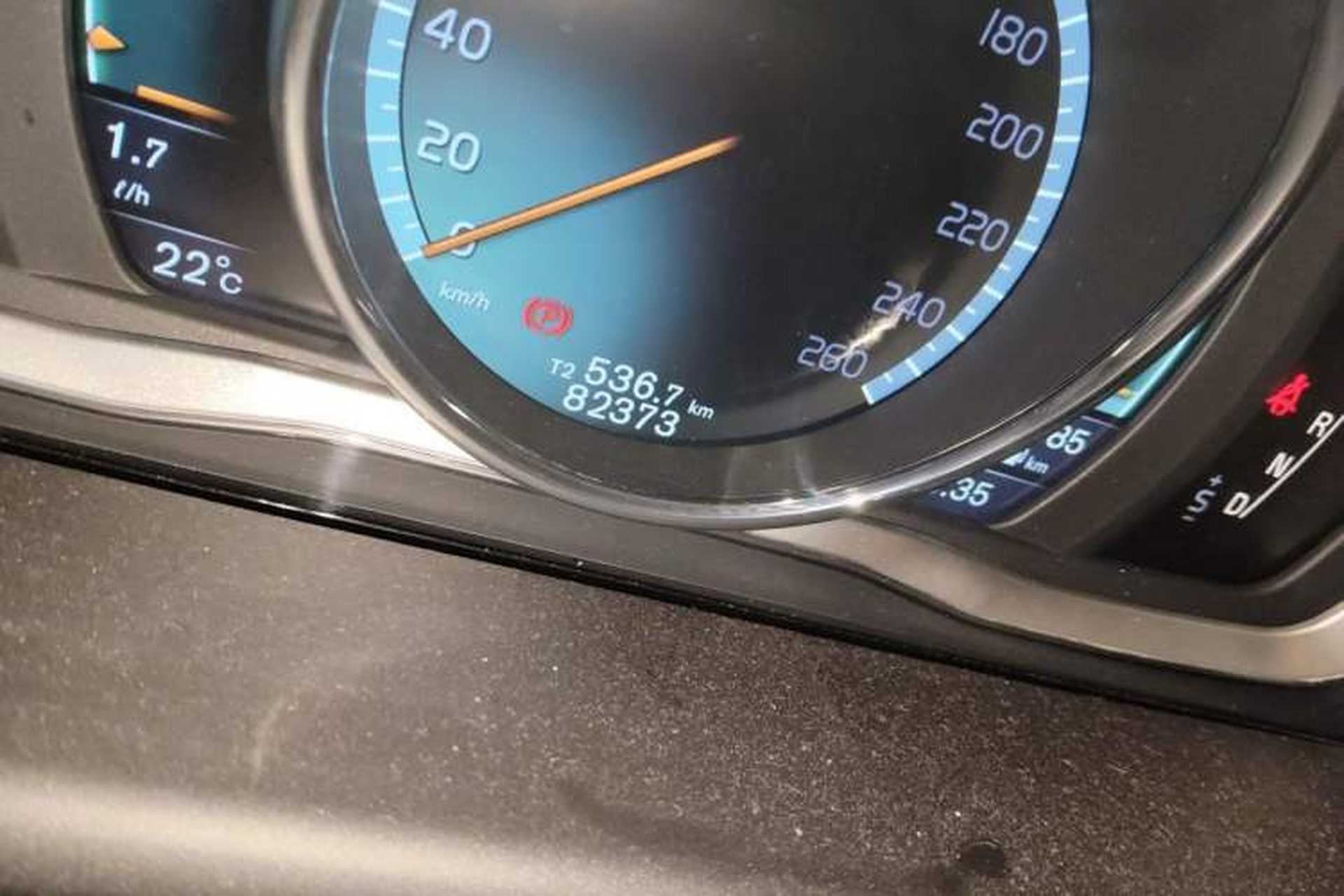 Used Volvo XC60 2016 T5 Smart Version Odometer Close Up