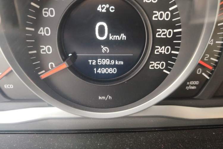 Used Volvo XC60 2016 T5 Smart Upgrade Model Odometer Close Up