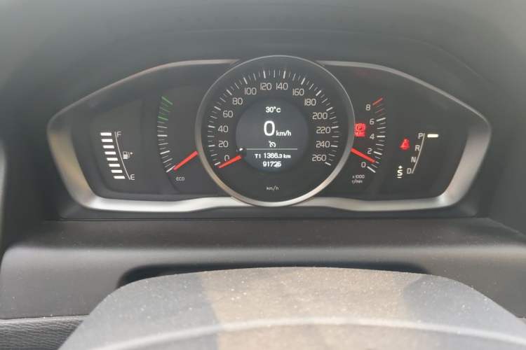 Used Volvo XC60 2016 T5 Smart Upgrade Model Odometer Close Up