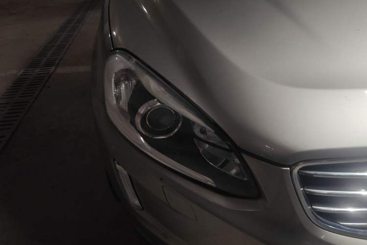 Used Volvo XC60 2016 T5 Smart Upgrade Model Right Front Headlight