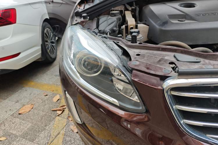 Used Volvo XC60 2016 T5 Smart Version Right Front Headlight