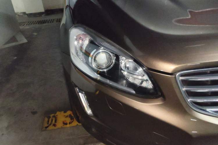 Used Volvo XC60 2016 T5 Smart Version Right Front Headlight
