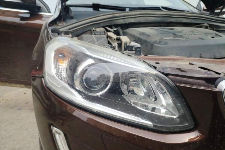 Used Volvo XC60 2016 T5 Smart Upgrade Model Right Front Headlight
