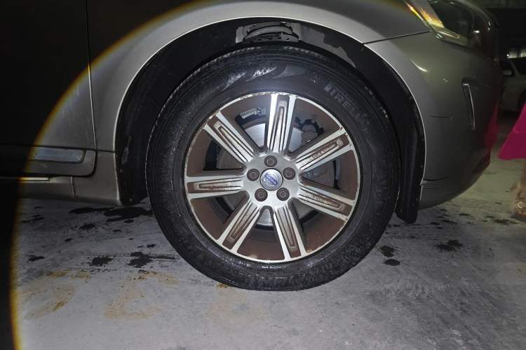Used Volvo XC60 2016 T5 Smart Upgrade Model Right Front Wheel Hub
