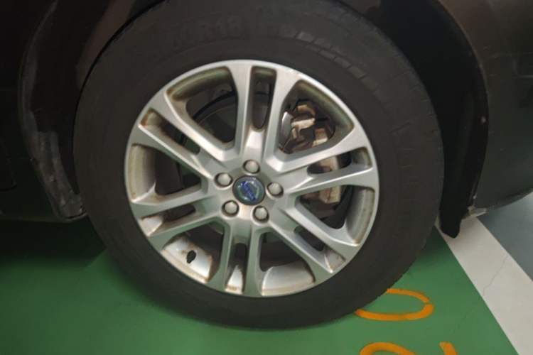 Used Volvo XC60 2016 T5 Smart Upgrade Model Right Front Wheel Hub