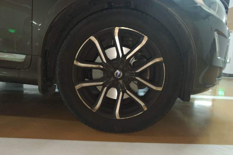 Used Volvo XC60 2016 T5 AWD Smart Drive Edition Right Front Wheel Hub