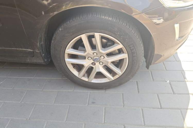 Used Volvo XC60 2016 T5 Smart Upgrade Model Right Front Wheel Hub