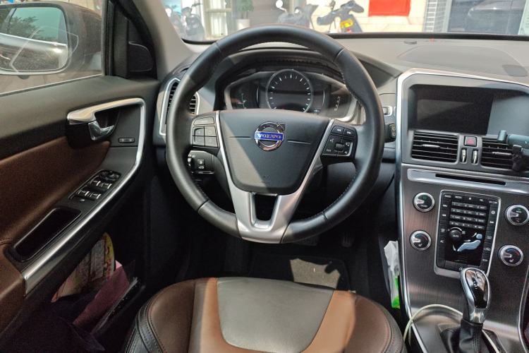 Used Volvo XC60 2016 T5 Smart Version Steering Wheel