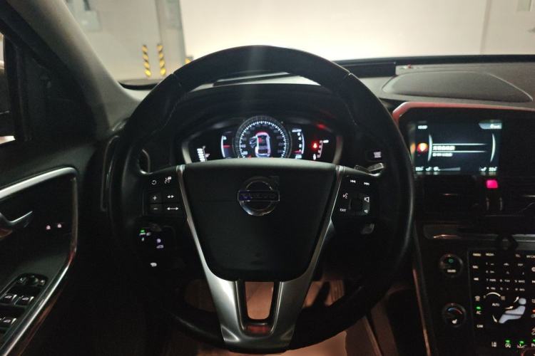 Used Volvo XC60 2016 T5 AWD Smart Drive Edition Steering Wheel