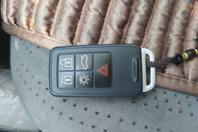 Used Volvo XC60 2016 T5 Smart Upgrade Model Vehicle Key