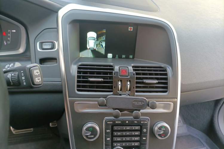Used Volvo XC60 2016 T5 AWD Zhiyuan Edition Audio And AC Panel