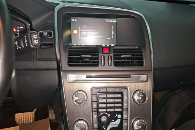 Used Volvo XC60 2016 T5 AWD Zhiyuan Edition Audio And AC Panel