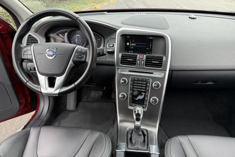Used Volvo XC60 2016 T5 AWD Zhiyuan Edition Audio And AC Panel