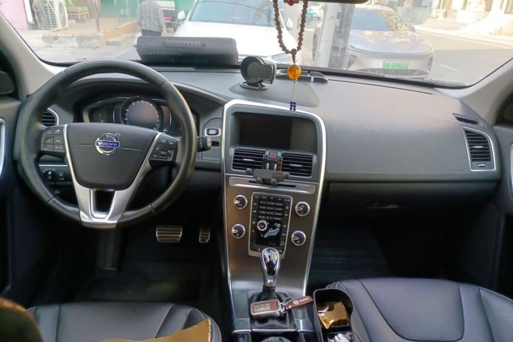 Used Volvo XC60 2016 T5 AWD Zhiyuan Edition Center Console