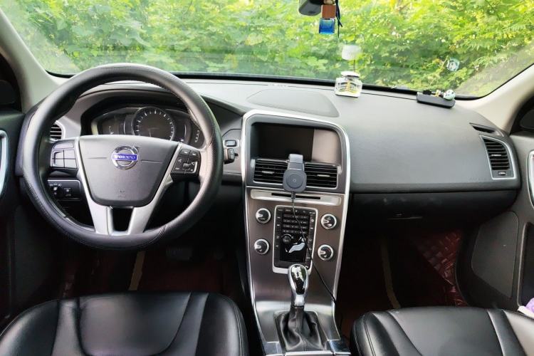 Used Volvo XC60 2016 T5 Smart Version Center Console