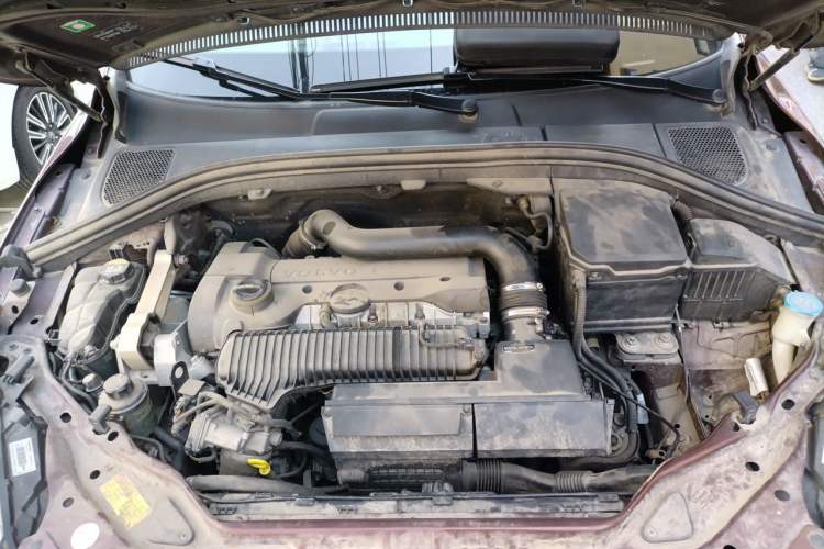 Used Volvo XC60 2016 T5 AWD Zhiyuan Edition Engine Bay
