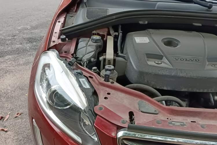 Used Volvo XC60 2016 T5 Smart Version Engine Bay Right