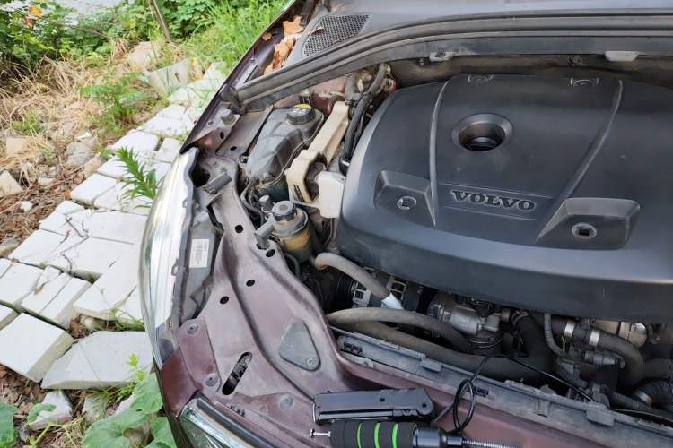 Used Volvo XC60 2016 T5 Smart Version Engine Bay Right