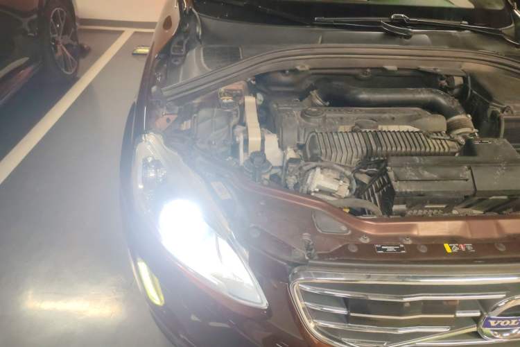 Used Volvo XC60 2016 T5 AWD Smart Drive Edition Engine Bay Right
