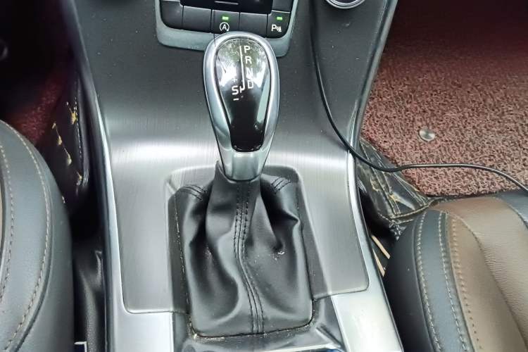 Used Volvo XC60 2016 T5 Smart Version Gear Lever