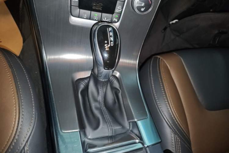 Used Volvo XC60 2016 T5 AWD Zhiyuan Edition Gear Lever