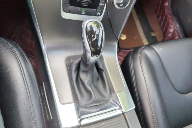 Used Volvo XC60 2016 T5 Smart Version Gear Lever