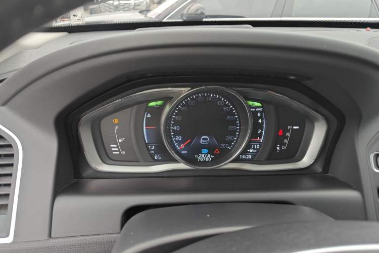 Used Volvo XC60 2016 T5 AWD Zhiyuan Edition Instrument Cluster