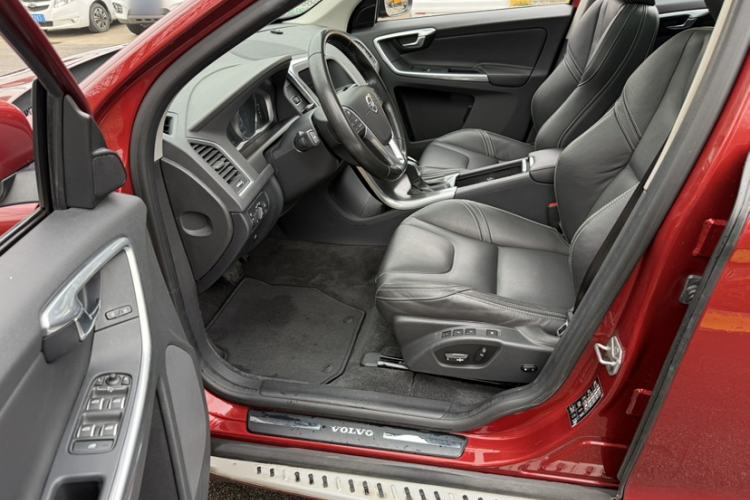 Used Volvo XC60 2016 T5 AWD Zhiyuan Edition Interior 7