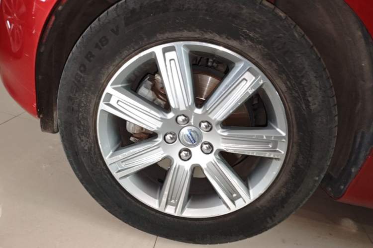 Used Volvo XC60 2016 T5 AWD Zhiyuan Edition Left Front Wheel Hub