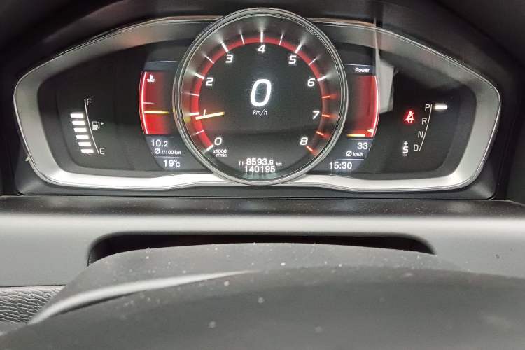 Used Volvo XC60 2016 T5 Smart Version Odometer Close Up