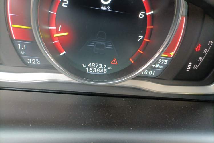 Used Volvo XC60 2016 T5 AWD Zhiyuan Edition Odometer Close Up