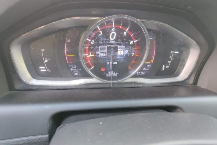Used Volvo XC60 2016 T5 Smart Version Odometer Close Up