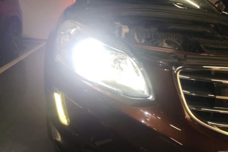 Used Volvo XC60 2016 T5 AWD Smart Drive Edition Right Front Headlight