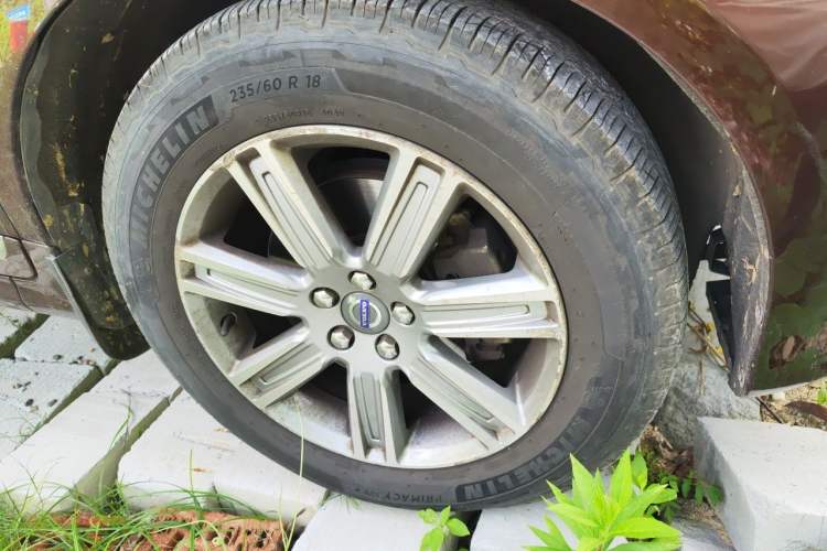 Used Volvo XC60 2016 T5 Smart Version Right Front Wheel Hub