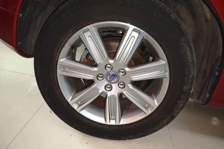 Used Volvo XC60 2016 T5 AWD Zhiyuan Edition Right Rear Wheel Hub