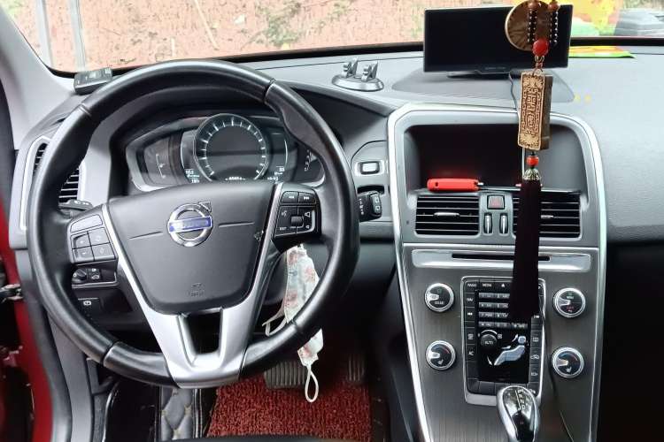 Used Volvo XC60 2016 T5 Smart Version Steering Wheel