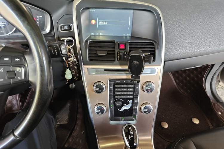 Used Volvo XC60 2016 T5 Smart Upgrade Model Audio And AC Panel