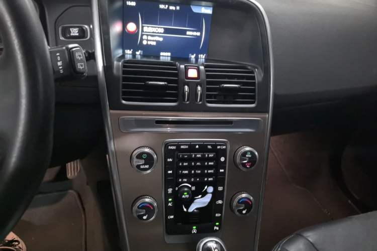 Used Volvo XC60 2016 T5 Smart Upgrade Model Audio And AC Panel